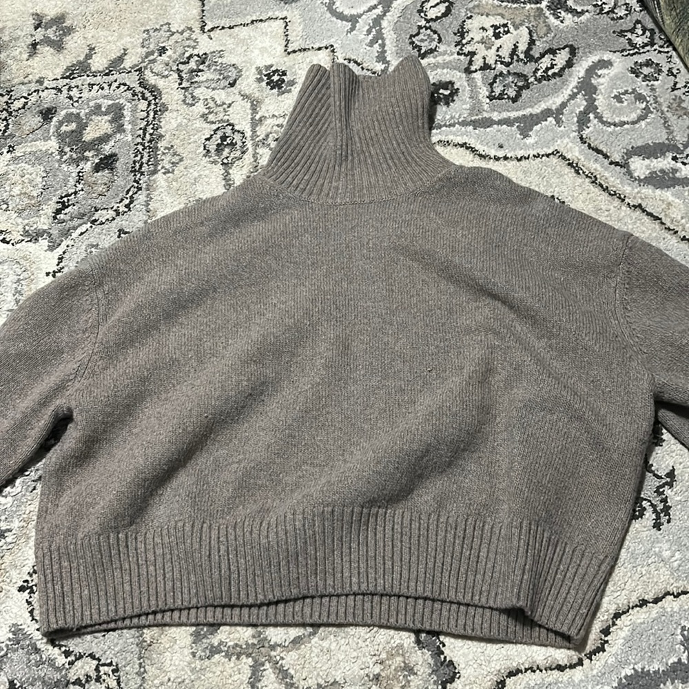 H and m sweater